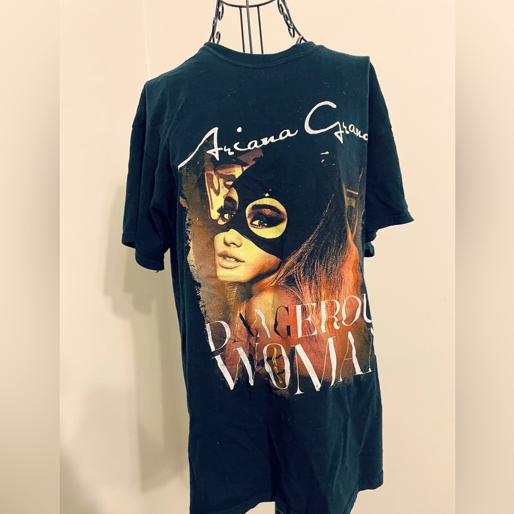 2017 Ariana Grande dangerous woman gold black T-shirt